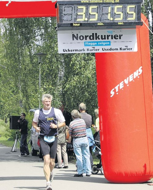 Beim 19. Tollenseseelauf in Neubrandenburg belegte Michael Zinn vom SV scn energy Torgelow Rang sieben beim Marathon. - FOTO: T. KRAUSE