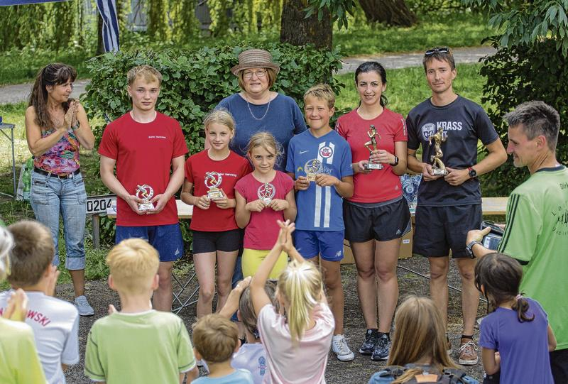 Die Streckensieger: Jamie Wachtmeister, Heidi Lemke, Minna Mania, Jannik Pätzold, Natasa Romanic und Klaus Maciej. Foto: Andy Bünning