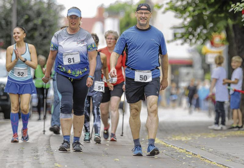 Die Läufer zogen von der Altstadt übers Haff zum ZERUM.