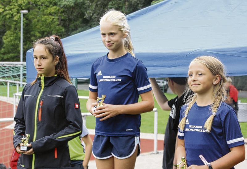 Sophie Riebe aus Anklam siegte bei den Mädchen über 800 Meter vor Klarissa Tränkner und Leni Meyer.