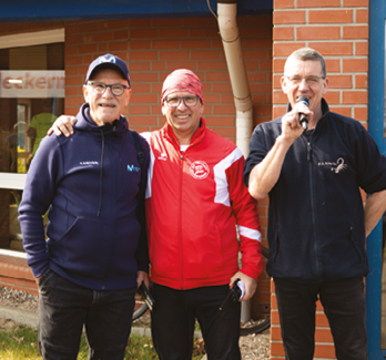 v.l.: 1. Haffmarthon-Sieger Martin Dieck- mann, Rennleiter Frank Greiner-Mai, Moderator Ulf Albrecht v.l.: 1. Haffmarthon-Sieger Martin Dieck- mann, Rennleiter Frank Greiner-Mai, Moderator Ulf Albrecht