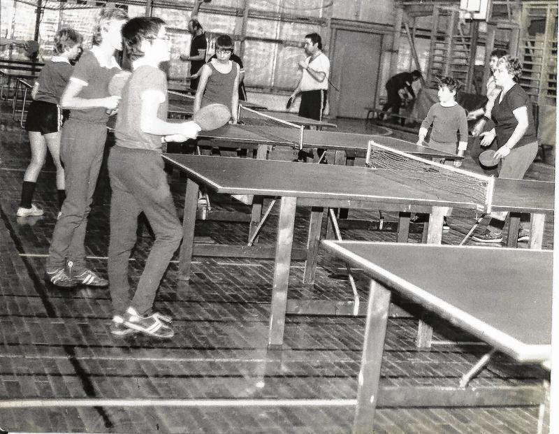 So sah das Training der Tischtennis-Abteilung Anfang der 80er- Jahre aus. REPRO: Stefanie Peters