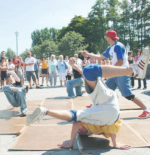 Viel Applaus erhielten die Streetdancer des Tanzstudios 54 Grad, die ihr aktuelles Programm zeigten. FOTOS (2): NORMAN REUTER