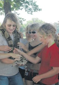 Kerstin Grond vom Ueckermünder Tierpark zeigte Boa „Theresa“.