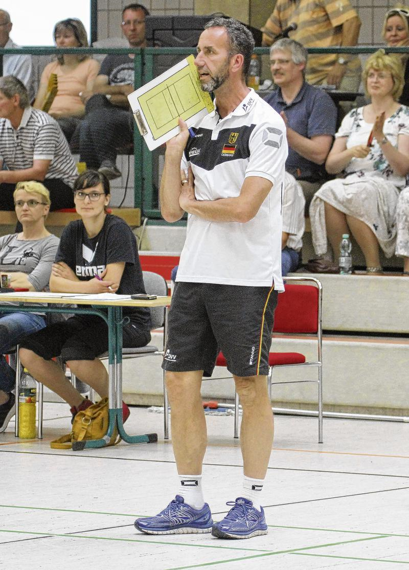 Bundestrainer Jens Tietböhl ist voll des Lobes über die Trainingsbedingungen in Torgelow.