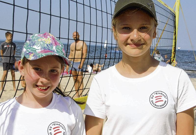 Alina Justus und Frederike Sichau aus Ueckermünde spielten ein tolles Turnier und gewannen bei den U12-Mädchen.
