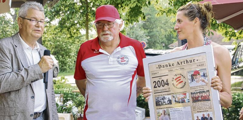 Emotionaler Abschied: Turniervater und Abteilungsleiter Gerhard Bastke (Mitte) trat nach 18 Jahren zurück.