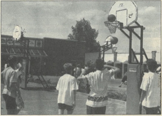 Beim Streetball-Championship &#039;95 Uecker-Randow herrschte tolle Stimmung und zu gutes Wetter. Foto: Pie-tzke