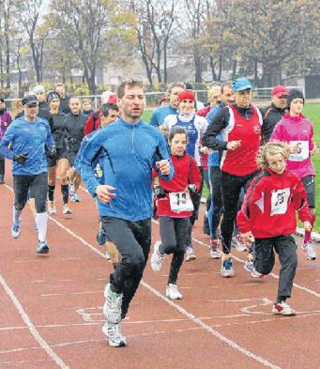 Läufer trotzen dem Regen