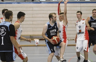 Basketballer schlafen bis zur Pause