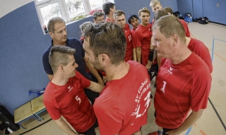 Die neuformierte Mannschaft um Trainer André Fröhlich (schwarzes Shirt) kletterte auf Rang vier. Foto: Andy Bünning