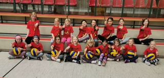 Diese jungen Mädels konnten für den Volleyballsport gewonnen werden. Sie haben Lust auf diesen Sport.  Foto: Verein