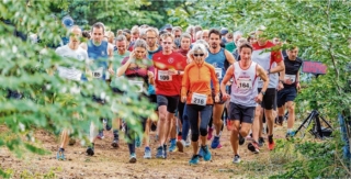 Über Stock und Stein ging es für 193 Teilnehmer beim Crosslauf in Ueckermünde. Foto Andy Bünning