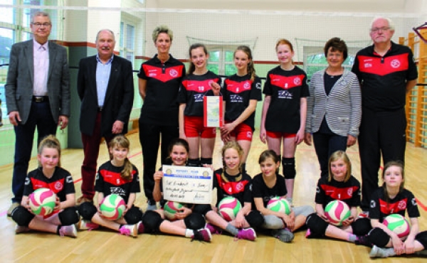 Rotary Club unterstützt Volleyball-Mädels