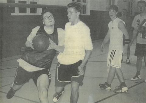 Schon deutlich erschöpft sind diese Basketballer kurz vor dem Ende der Veranstaltung. Foto: G. Walther