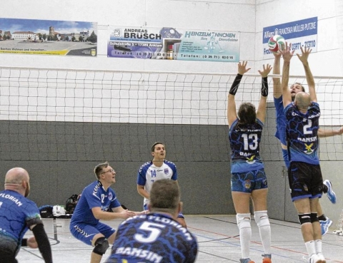 Die Volleyballer der Vorpommern-Liga stellen morgen im Anklamer Volkshaus ihr Können unter Beweis. Foto: Stefan Justa