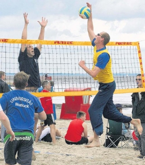 Beachvolleyball-Turnier des Nordkurier mit fast 60 Teams