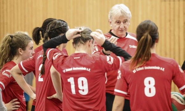 Für die Volleyballerinnen aus Ueckermünde ist das Spieljahr 2021/2022 vorzeitig beendet. Die Mannschaft um Trainer Detlef Rühl hatte zu Wochenbeginn eine endgültige Entscheidung getroffen. Foto: Andy Bünning