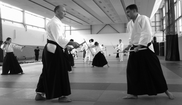 Mitglieder der Aikido-Gruppe des SV Einheit bilden sich weiter