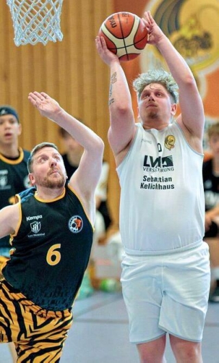 Die Ueckermünder um Jacy Ramm (rechts) verloren gegen Schwerin und scheiterten in den Playoffs. Foto: Andy Bünning