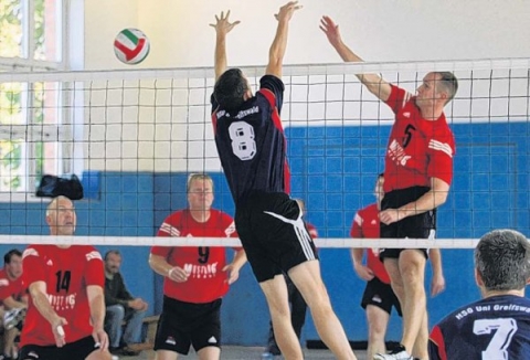 Einheit-Volleyballer erobern sich die Tabellenführung