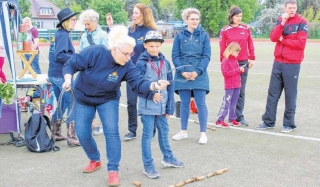 Geburtstagsfete mit viel Sport, einem Geschenk und Ehrungen