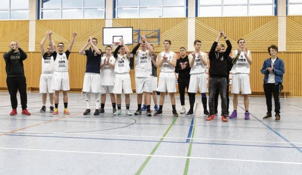 Die Basketballer des SV Einheit Ueckermünde „BallRox“ haben sich zu wahren Publikumslieblingen entwickelt. Foto: Andy Bünning
