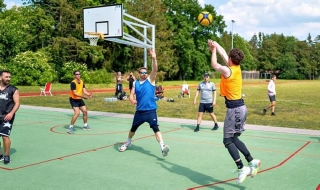 Im Rahmen der MV Summer Games wird am 5. Juli auch die 3x3-Sommertour des Basketballverbandes MV Station im Neubrandenburger Kulturpark machen. Foto: BVMV (ZVG)