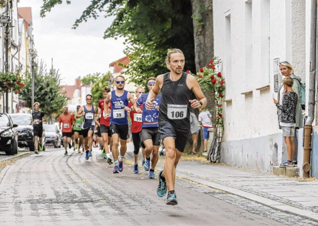 Durch die Ueckermünder Altstadt geht es auch in diesem Jahr wieder im Rahmen des beliebten Abendslaufes. Der erste Start erfolgt am Samstag um 18 Uhr. Foto: Andy Bünning
