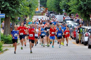 Eine tolle Kulisse: 121 Teilnehmer fanden den Weg zur 33. Auflage des Ueckermünder Abendlaufes. Foto: Andy Bünning