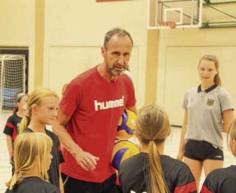 Bundestrainer Jens Tietböhl kommt seit Jahren mit seinen Sportlerinnen nach Torgelow, um sich bei idealen Bedingungen auf die nächsten sportlichen Höhepunkte vorzubereiten.