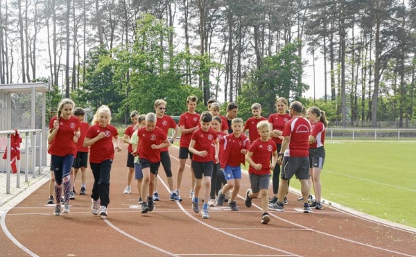 Zur Leichtathletik-Gruppe des SV Einheit Ueckermünde gehören insgesamt 28 Kinder und Jugendliche. Foto: Dennis Bacher