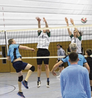 Spannende Begegnungen sind am Samstag in Anklam bei der siebten Auflage in der Vorpommern-Liga am hohen Netz garantiert. Foto: Wolfgang Dannenfeldt