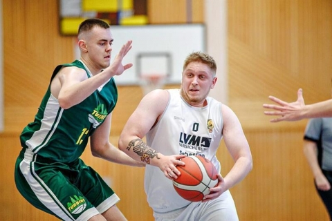 Die BallRox aus Ueckermünde (weiße Trikots) treten in Schwerin an. Foto: Andy Bünning