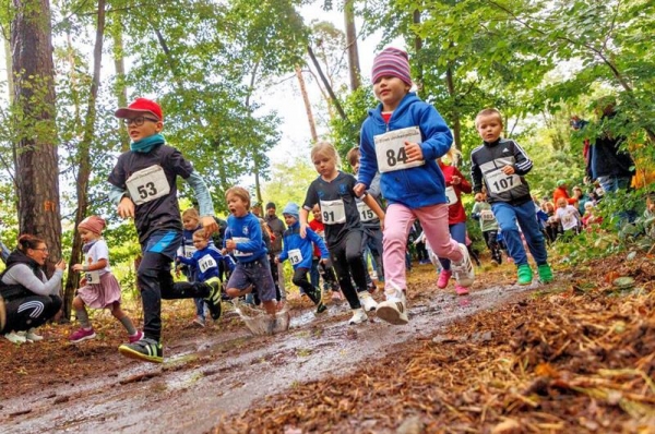 Die Uecker-Randow-Crosslaufserie hatte im vergangenen Jahr vier Wertungsläufe. So ging es auch um Punkte beim Ueckermünder Herbstcross. Foto: Andy Bünning