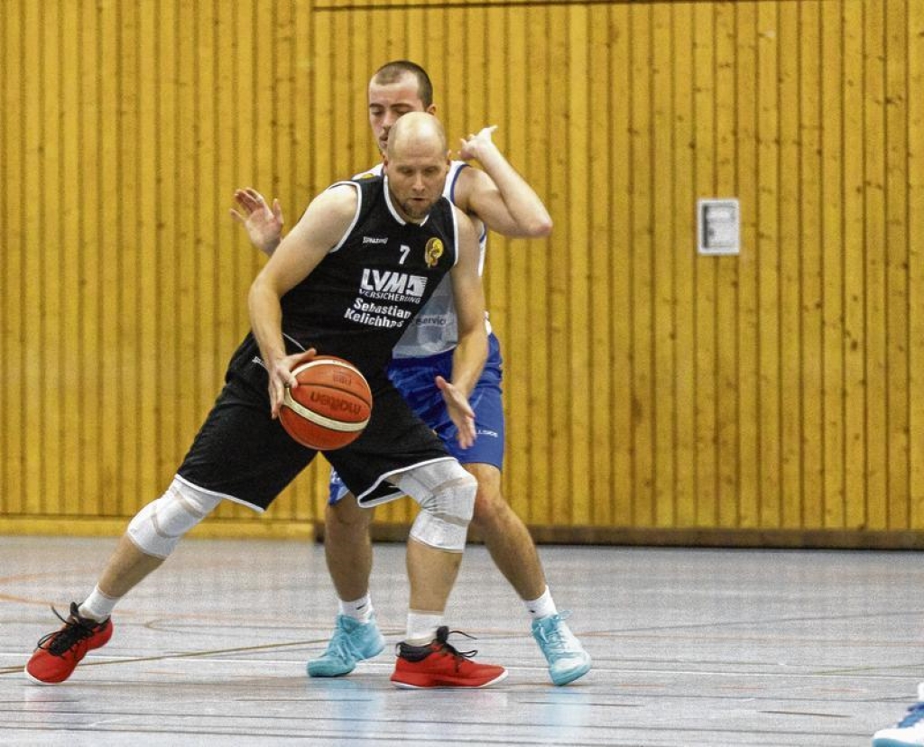 Der SV Einheit Ueckermünde „BallRox“ um Remo Honerjäger (hier am Ball) will dem EBC Rostock V alles abverlangen.  Foto: Andy Bünning