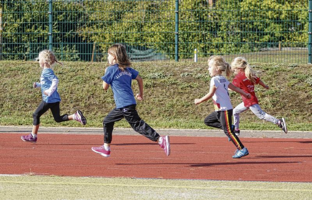 Vom 1. Juni an ist Sport auf öffentlichen und privaten Außenanlagen für alle Altersgruppen in Vereinen möglich. Auch ohne Test. Foto: Andy Bünning