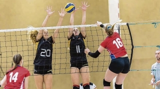 Die deutschen U18-Mädels (schwarze Trikots) setzten sich in beiden Spielen gegen Tschechien durch. Foto Michael Scharf