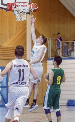 Mit sensationellen 48 Punkten avancierte Ballrox-Youngster Jacy Ramm im ersten und bislang einzigen Saisonspiel zum besten Werfer. Foto: Andy Bünning