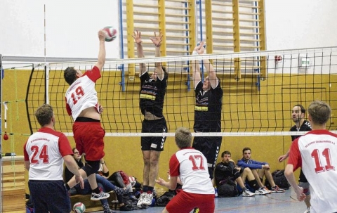 Die Ueckermünder Einheit-Volleyballer (hier im Angriff) wollen auch in der kommenden Saison in der Vorpommern-Liga versuchen, ein Wörtchen bei der Titelvergabe mitzureden. Foto: Wolfgang Dannenfeldt