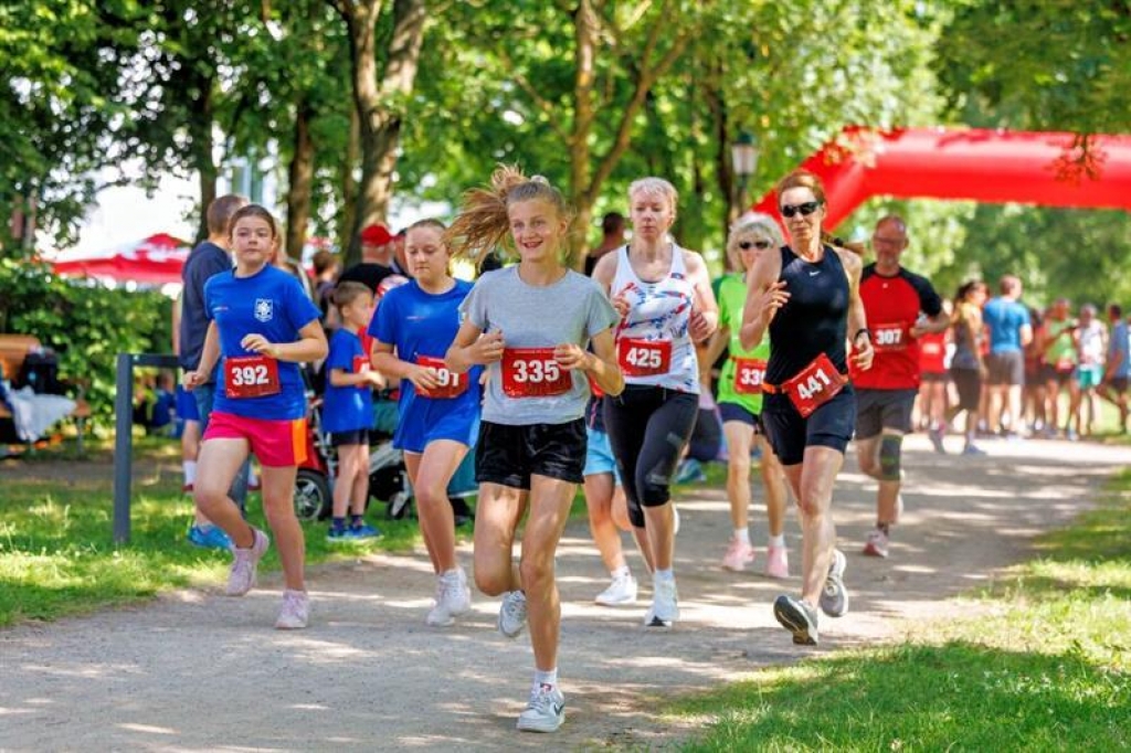 Auf der drei Kilometer langen Strecke siegte Elisa Wüllner (Nummer 335) von Einheit Ueckermünde. Foto: Andy Bünning