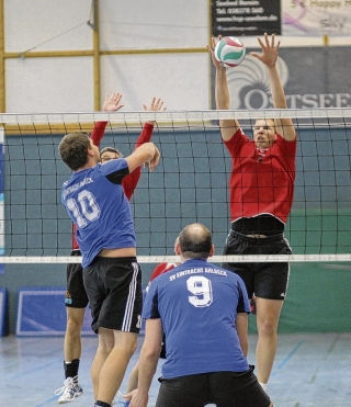 Volleyballer können weiter auf die Meisterschaft hoffen